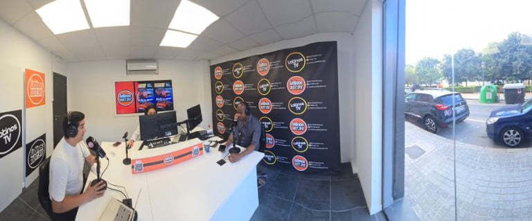 CABINA DE RADIO DE LATINOSFM 107.9 VALENCIA