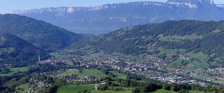 Valgelon la Rochette depuis le pic de l'huile au matin