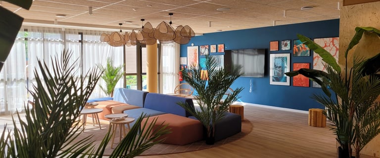 Salon commun à Upsilon