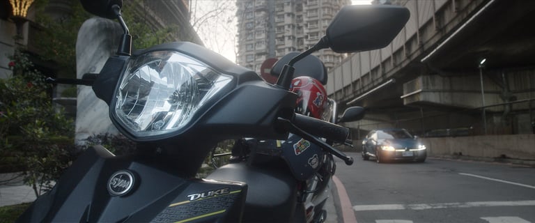 Scooter and car in Taipei