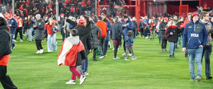 reclamos por daños en estadio de futbol
