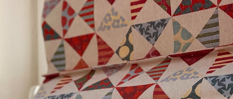 spalvotos romanetės