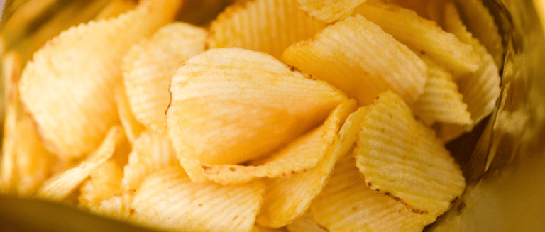 Des chips dans un paquet