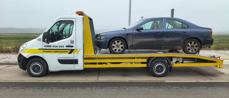 Oferujemy transport pojazdów, holowanie, awaryjne odpalanie, wymianę koła, dowóz paliwa.  Katowice