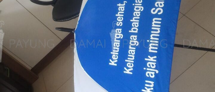 payung promosi polos fiber biru putih detail gambar 2