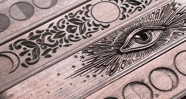 Laser CO2 pour bois - gravure et marquage d’oeil et de lune sur bois - Alika Solutions