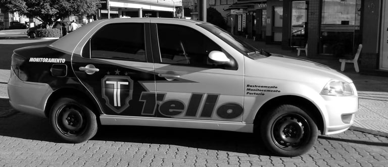 Viatura antiga da Tello Segurança com logo antigo