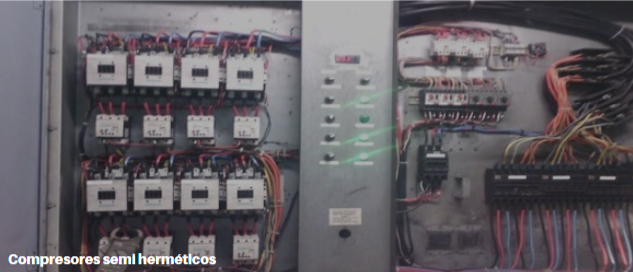 equipo de compresores semi herméticos en un cuarto
