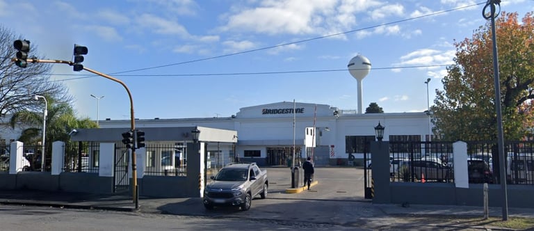 La empresa Firestone (actual Bridgestone) inició sus actividades en Llavallol en 1932