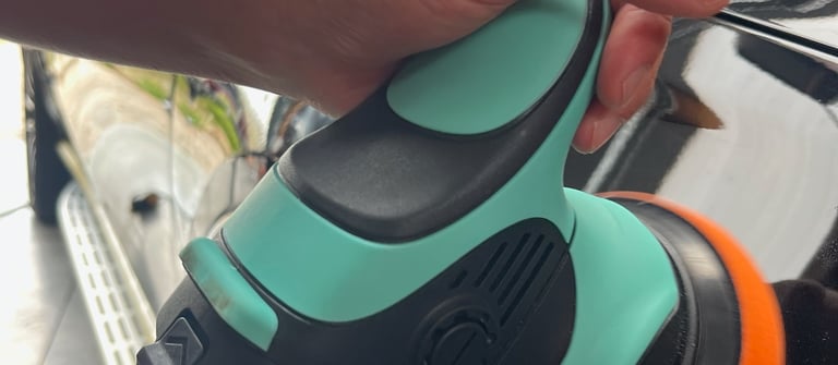 polissage One Step pour supprimer les mico-rayures et avoir une finiton brillante sur une Mercedes