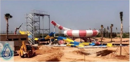 construction d'une structure aquatique avec montage de glissières en composite.
