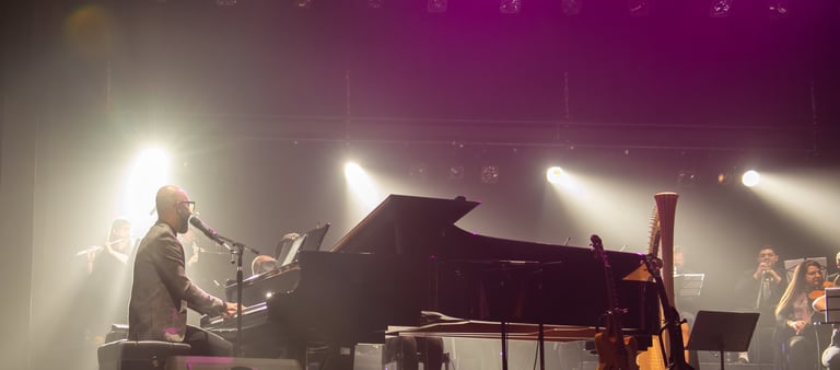 David De Mata playing a piano in a concert