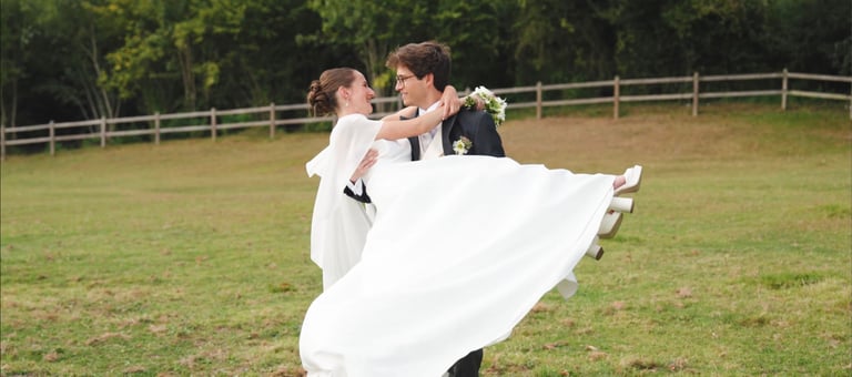 Instant magique entre les mariés, immortalisé avec style et authenticité