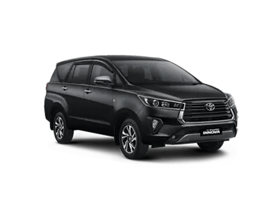 Innova Reborn warna hitam, grill depan lebar menggunakan velg warna silver view dari kanan depan.