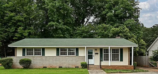 Picture of front of pilot project house