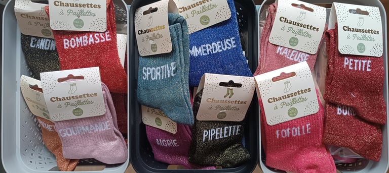 Chaussettes paillettes "gourmande, "bombasse", "canon", "sportive", "emmerdeuse", "pipelette"...