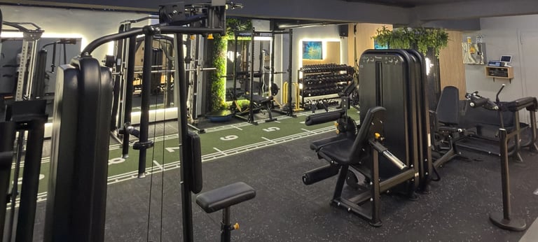 Functional training area, Μηχανήματα δύναμης & Ελεύθερα βάρη σε μικρά groups