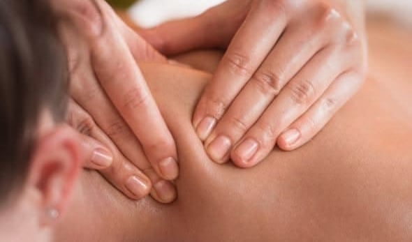 Massage  dos, épaules et cou - Medi Kiss Dermaclinic Bruxelles