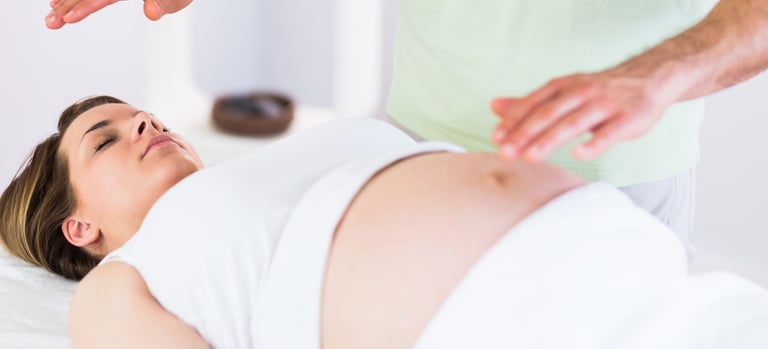 sesión de reiki con manos