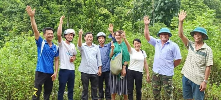 comunidad local y consultora celebrando aprobación fondos
