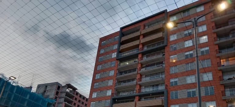 Cerramiento deportivo de un conjunto