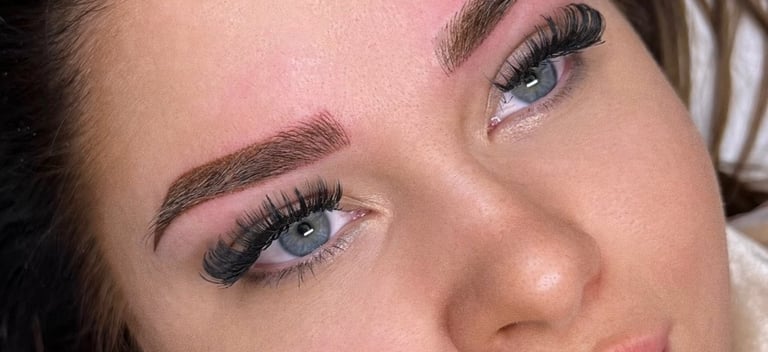Powder Brows à Bruxelles chez Medi Kiss Dermaclinic