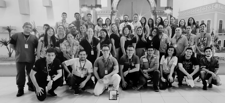 Alan Ochotorena liderando grande equipe como Gerente Administrativo em hospital do ISGH.