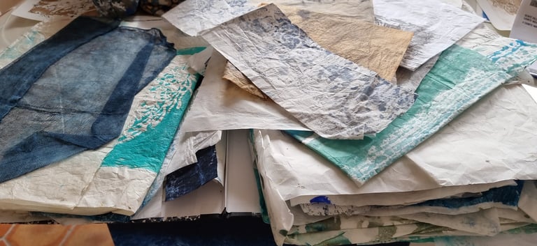 papiers imprimés à l'encre montrant les textures des différents papiers