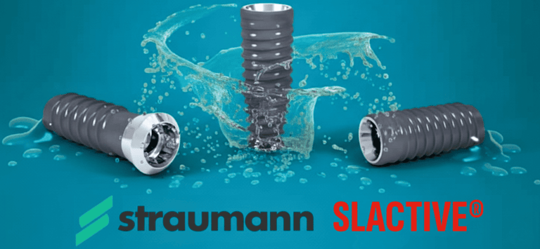 Tres implantes dentales de la marca Straumann SLActive, uno de ellos salpicando agua