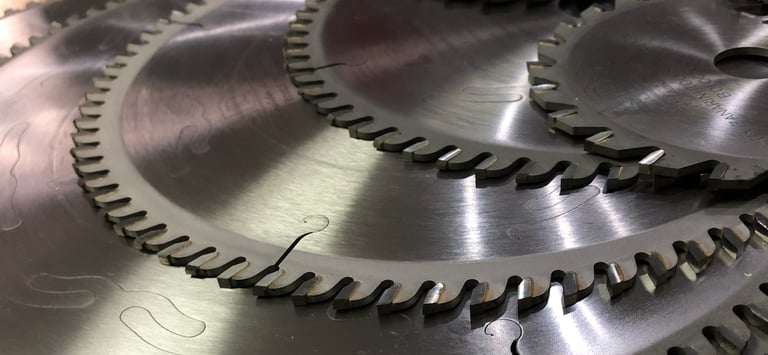 sierra circular italiana. Realizamos afilado CNC de última generación
