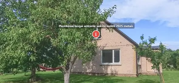 Sodybos virtualus turas, kurio viduje yra informacinė lentelė apie langus.