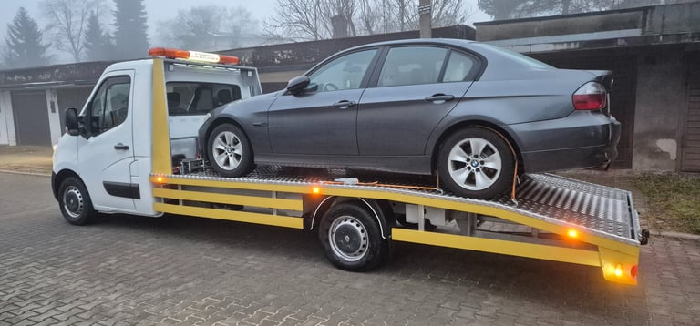 Pomoc drogowa SAFECAR posiada lawetę do transportu pojazdów