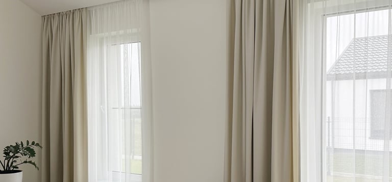 Šviesios nakinės užuolaidos