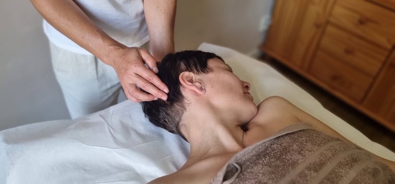 Nabídka body terapií - biodynamické masáže a pohybové meditace ve studiu Dotek energie v Jablonci