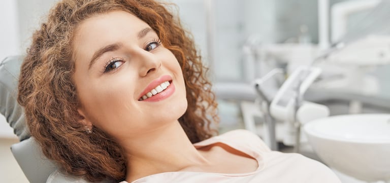 Paziente che sorride, studio dentistico gambara