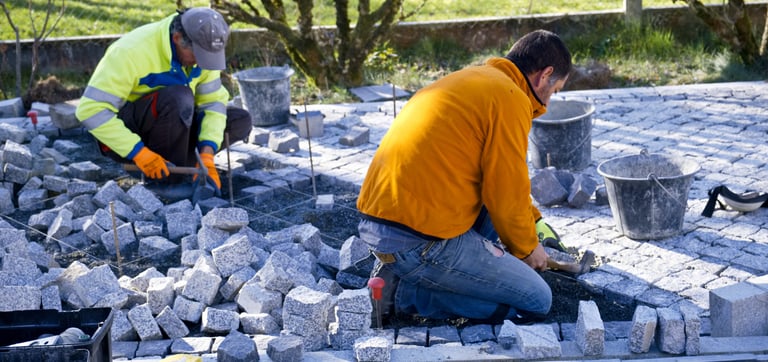 Comment poser des pavés en granit