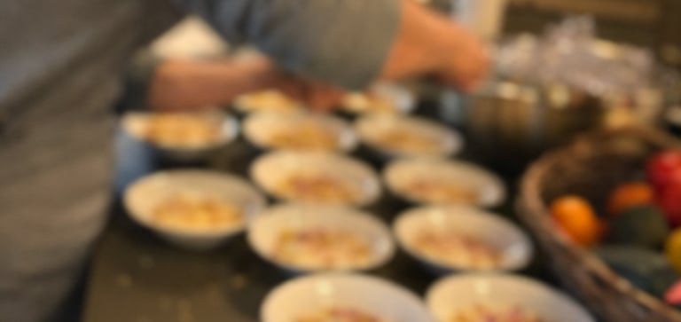 Chef privé en Dordogne préparant un repas gastronomique à domicile