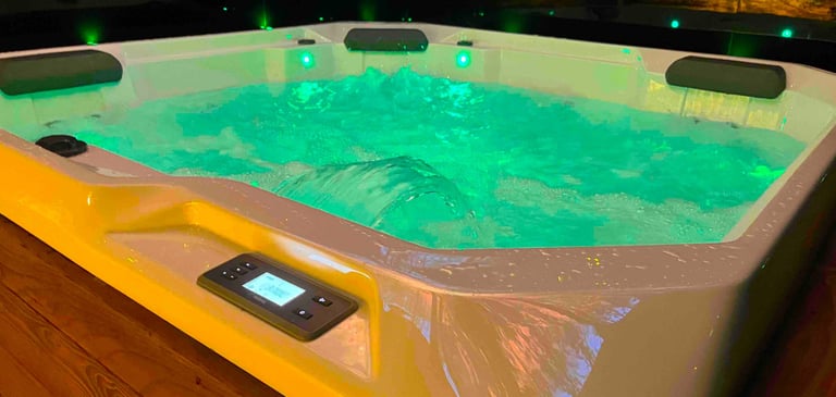 spa jacuzzi intérieur haut de gamme dans love gite