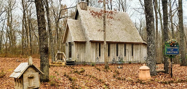 Mentone, AL - Mentone Wedding Chapel in the woods