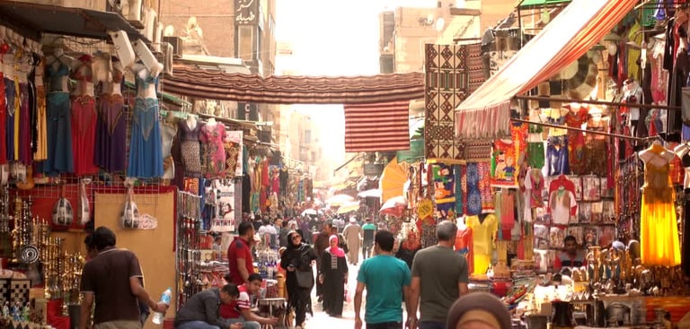 visita ao movimentado mercado Khan el-Khalili