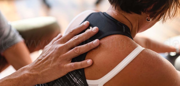 Patient und Therapeut bei Übungen