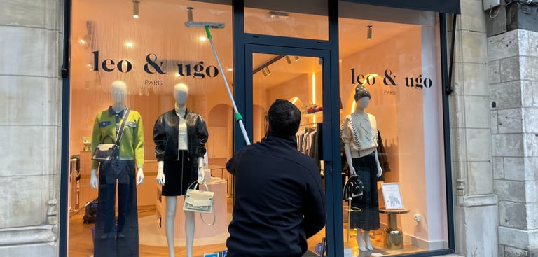 Nettoyage vitres commerces léo et ugo Rouen par m&m services pro