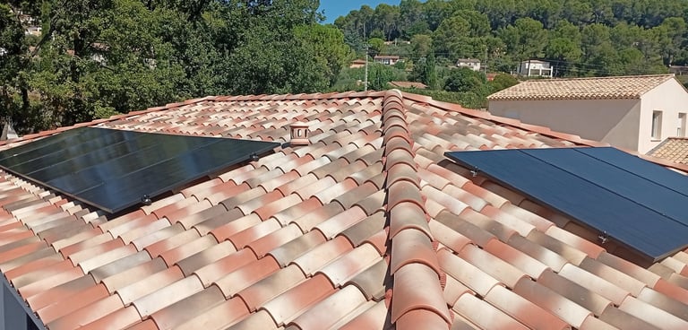 Panneaux Voltec Solar made in France installés à Lorgues, alliance de la qualité française et du savoir-faire local