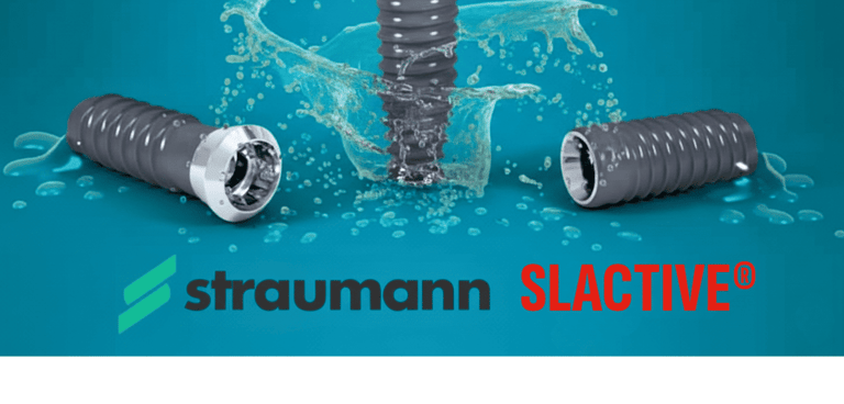 Tres implantes dentales de la marca Straumann SLActive, uno de ellos salpicando agua