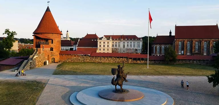 Petankės aikštelė šalia Kauno pilies