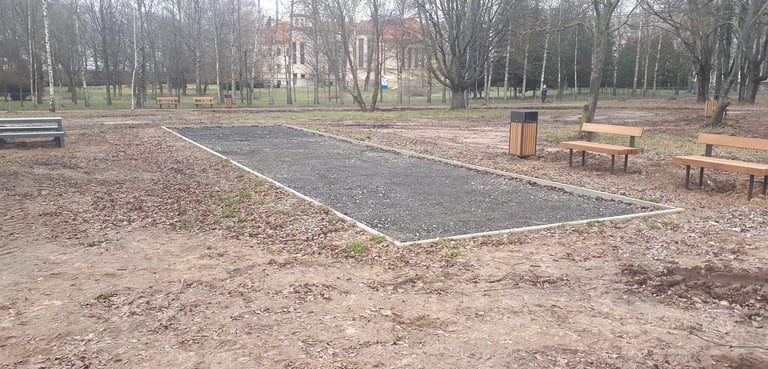 petankės aikštelė Jaunimo sode Panevėžyje