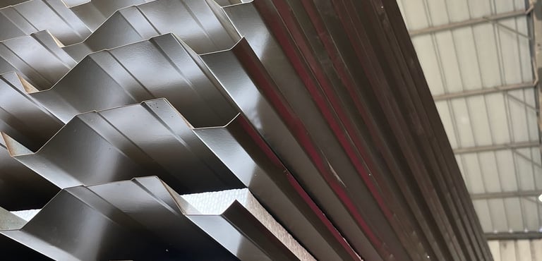 TELHAS METÁLICAS ALUZINCO OU GALVALUME COM ISOLAMENTO TERMOACÚSTICO