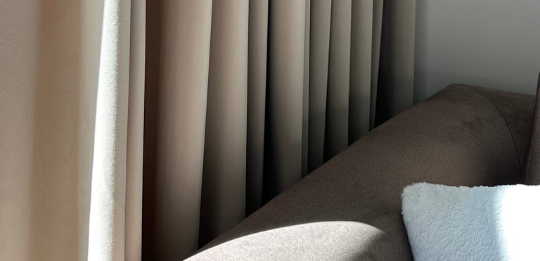 minkštas veliūro kritimas