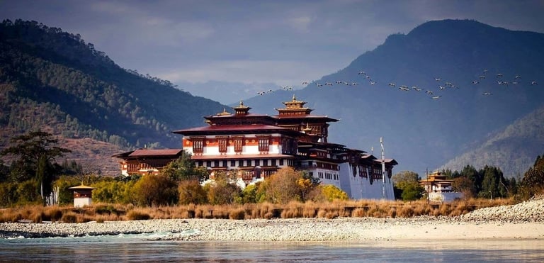 The_Majestic_Punakha_Dzong_with_View_Of_Glacial_Water_in_the_Front