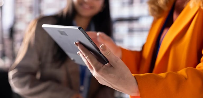 equipo-de-mujeres-planifican-el-crecimiento-empresarial-en-otec